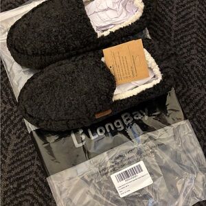 LongBay Black Fuzzy Slippers